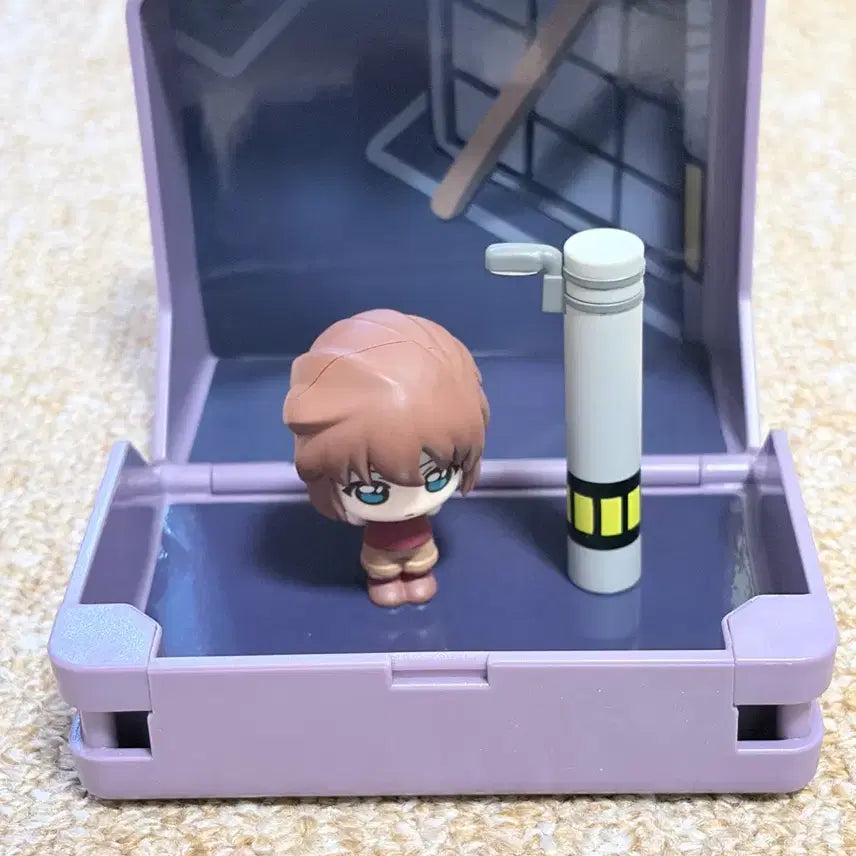 [BUNJANG] Detective Conan Ran Mouri Suitcase Figure / 명탐정코난 장미 수트케이스 피규어