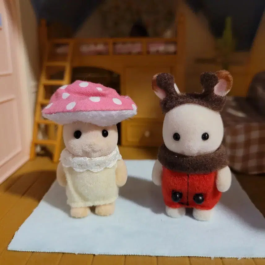 [BUNJANG] Sylvanian Families Old Fairy Tree Acorn Mouse Rabbit Bundle Set / 실바니안 올드 요정나무 도토리쥐 토끼