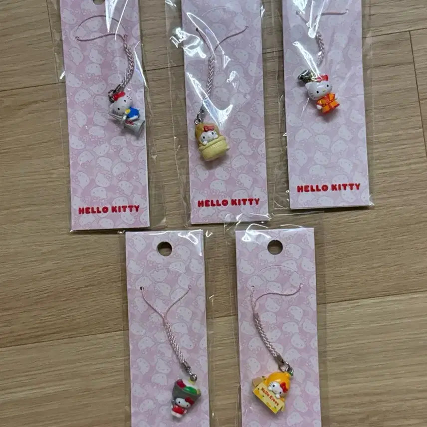 [BUNJANG] Hello Kitty Korea Regional Strap Set / 한국 지역 키티스트랩