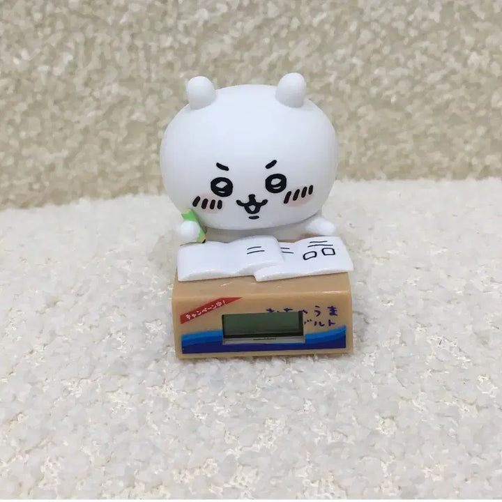 [BUNJANG] Chiikawa Cardboard Clock Study Gacha Figure / 먼작귀 치이카와 골판지 시계 공부 가챠 피규어