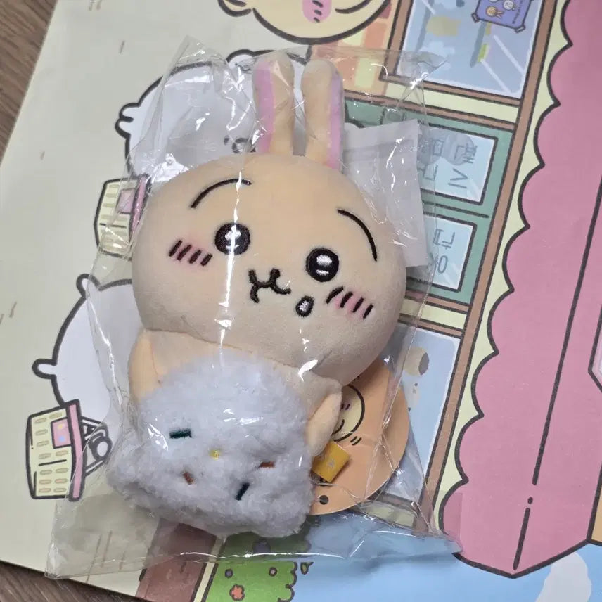 [BUNJANG] Chiikawa Usagi Onigiri Hanging Plush Doll / 진짜 귀여운 치이카와 우사기 주먹밥 모니터 걸이 인형
