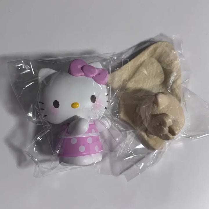 [BUNJANG] Miniso Hello Kitty Holiday Figure / 미니소 헬로키티 하트 홀리데이 피규어