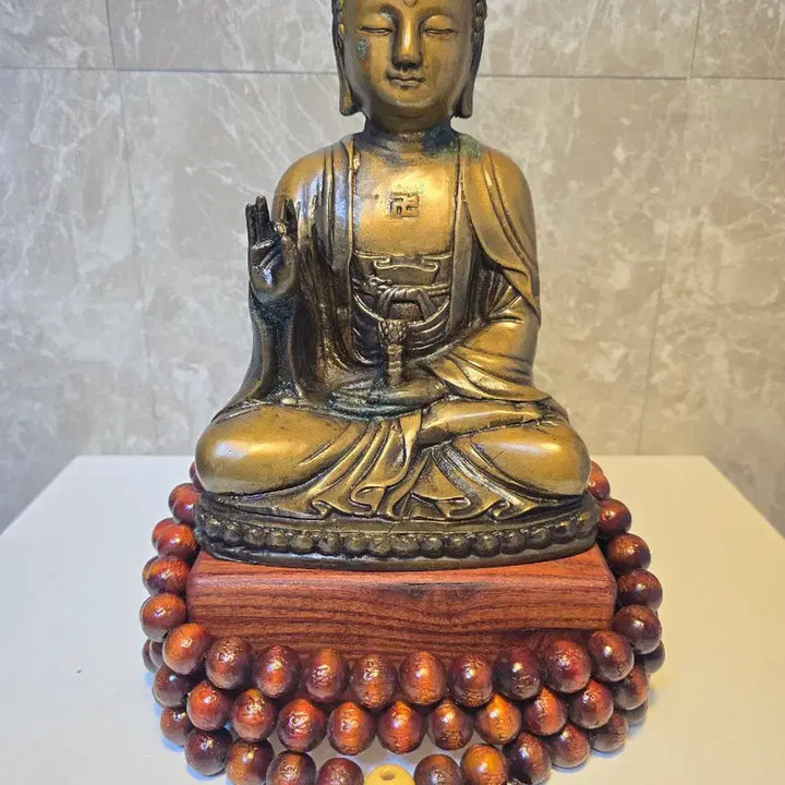 [BUNJANG] Bronze Shakyamuni Buddha Statue with Protective Mudra on Lotus Throne, Korean Red Cedar Wood Base, and Wooden Prayer Beads / [동불상] 석가모니불 시무외인 연화대좌상 +참죽나무 통원목 좌대 +목조각 108염주