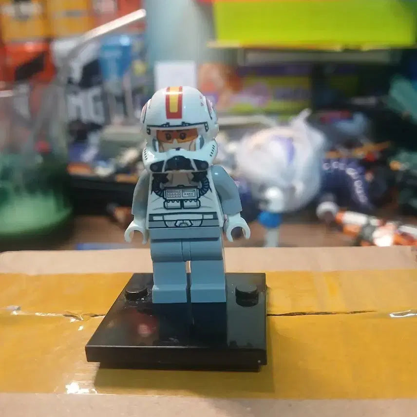 [BUNJANG] LEGO Pilot Minifigure with Display Stand / 레고 파일럿 미니피규어