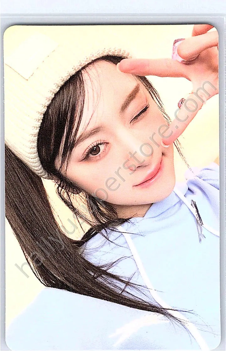 LE SSERAFIM - Huh Yunjin - UNFORGIVEN album photocard qr card weverse album version