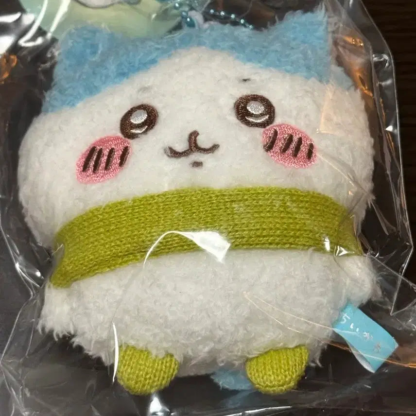 [BUNJANG] Chiikawa Warm Clothes Mascot Hachiware / 일본 치이카와랜드 정품 먼작귀 따끈따끈한 차림 마스코트 하치와레(누쿠누쿠 마스코트)