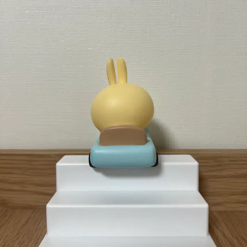 [BUNJANG] Chiikawa Usagi Sofubi Figure (Opened) / CU 치이카와 먼작귀 자동차 소프비 피규어 - 우사기