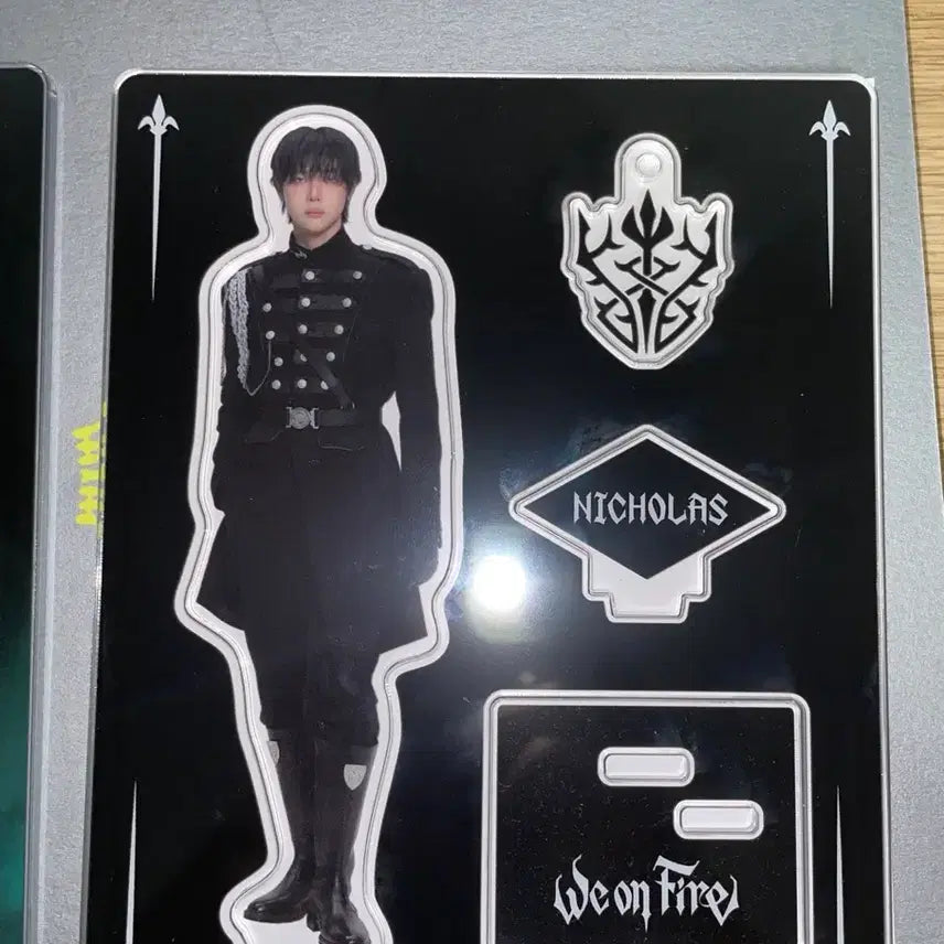 [BUNJANG] &amp;TEAM Nicholas We on Fire Popup Acrylic Stand / 앤팀 andteam &amp;team 니콜라스 Nicholas 위온파 We on Fire 팝업 아크릴 스탠드
