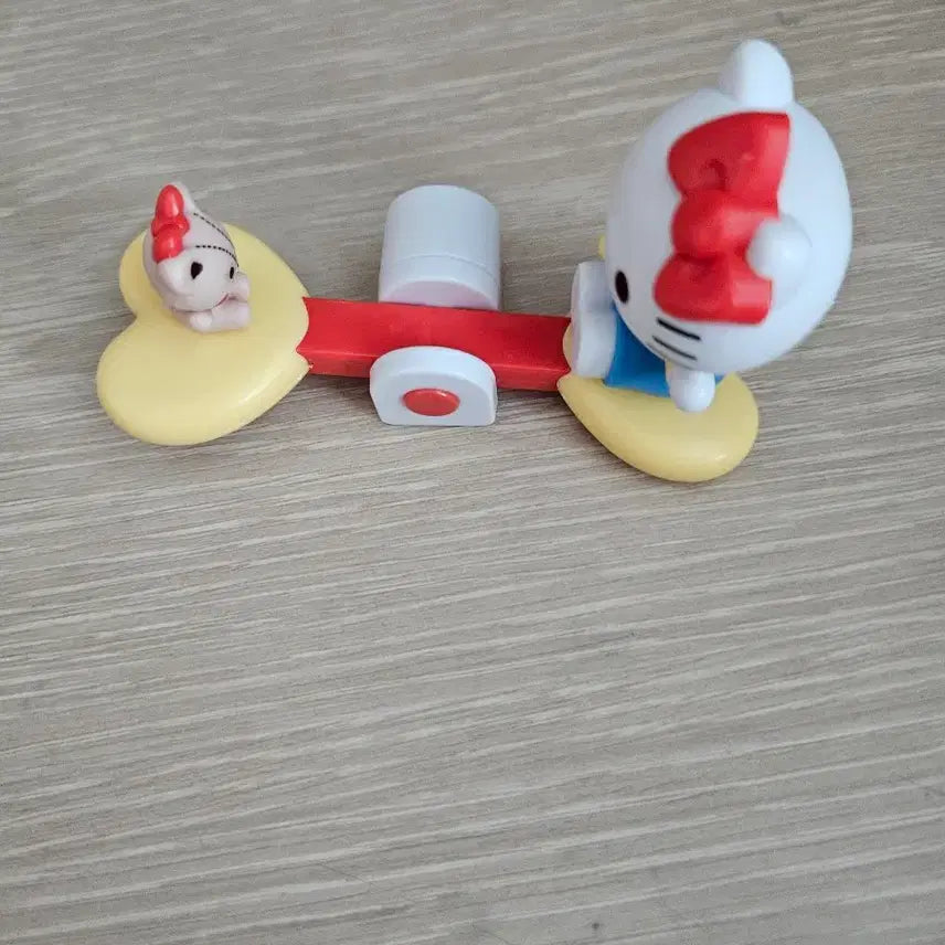 [BUNJANG] Hello Kitty Seesaw Figure / 헬로키티 시소 피규어