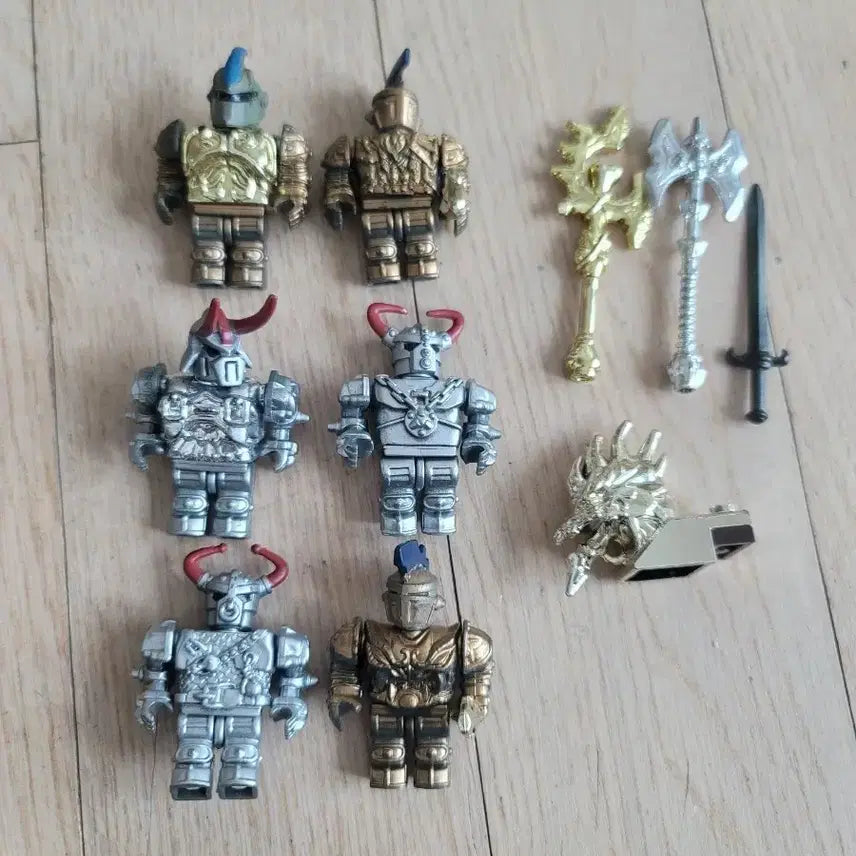 [BUNJANG] Old Mega Bloks Dragons Knights Metallic Minifigure 6 Types, Weapon Bundle Set, Compatible with Lego / 올드 메가블럭 드래곤즈 기사 메탈릭 미니피규어 6종 레고 호환+무기 일괄