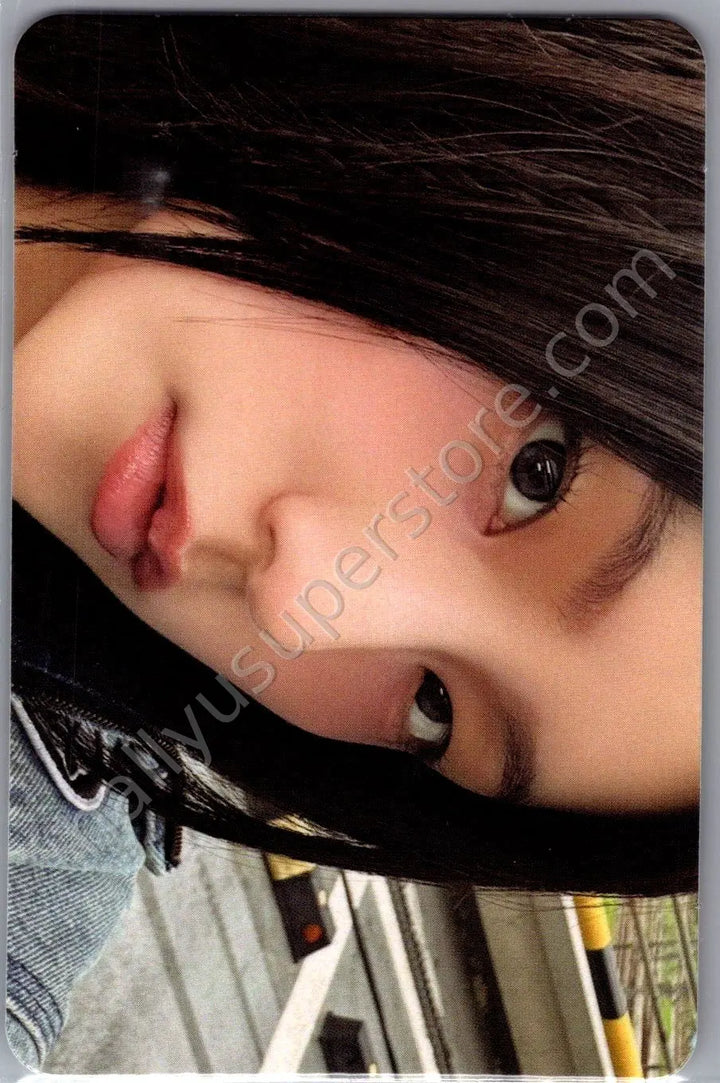 ITZY - Yeji - GOLD album photocard standard version