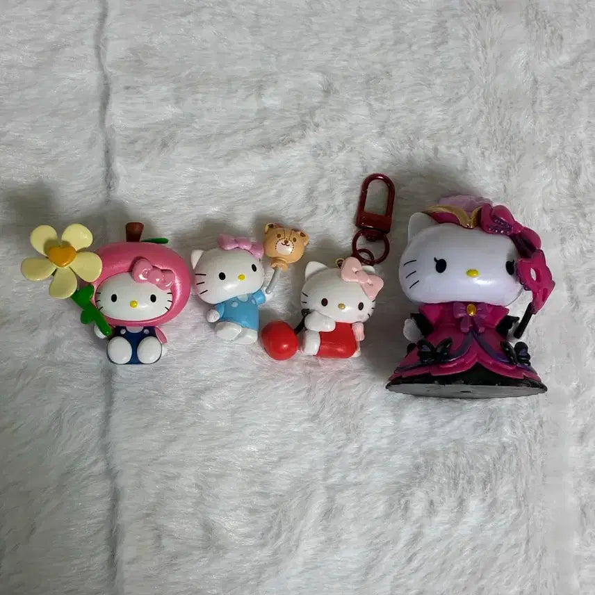[BUNJANG] Hello Kitty 4-Piece Figure Bundle / 헬로키티 피규어 일괄 4개