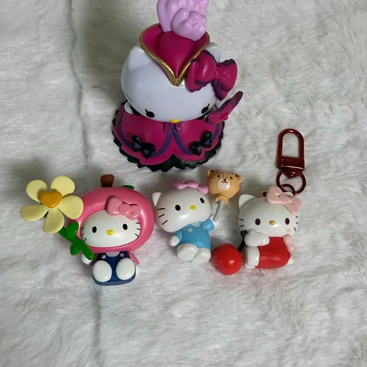 [BUNJANG] Hello Kitty 4-Piece Figure Bundle / 헬로키티 피규어 일괄 4개