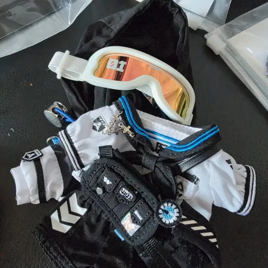 [BUNJANG] Wooblegogog Black and White Combination Goggles Set / 우블 새것