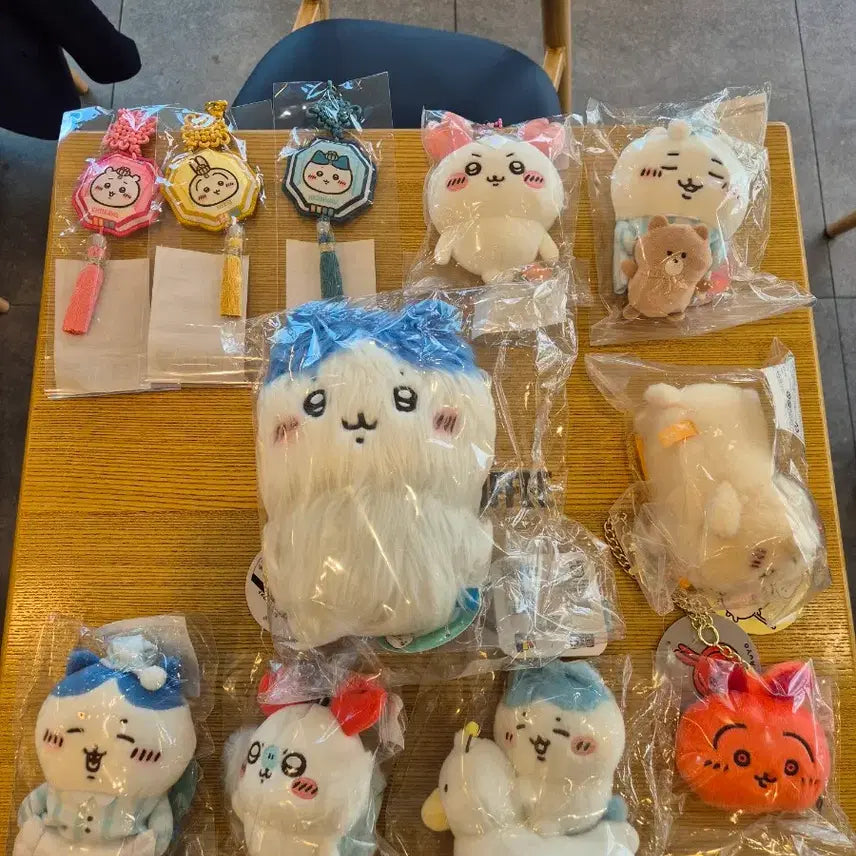 [BUNJANG] Chiikawa Fluffy Plush S Hachiware / 치이카와 털찐 인형 S 하치와레