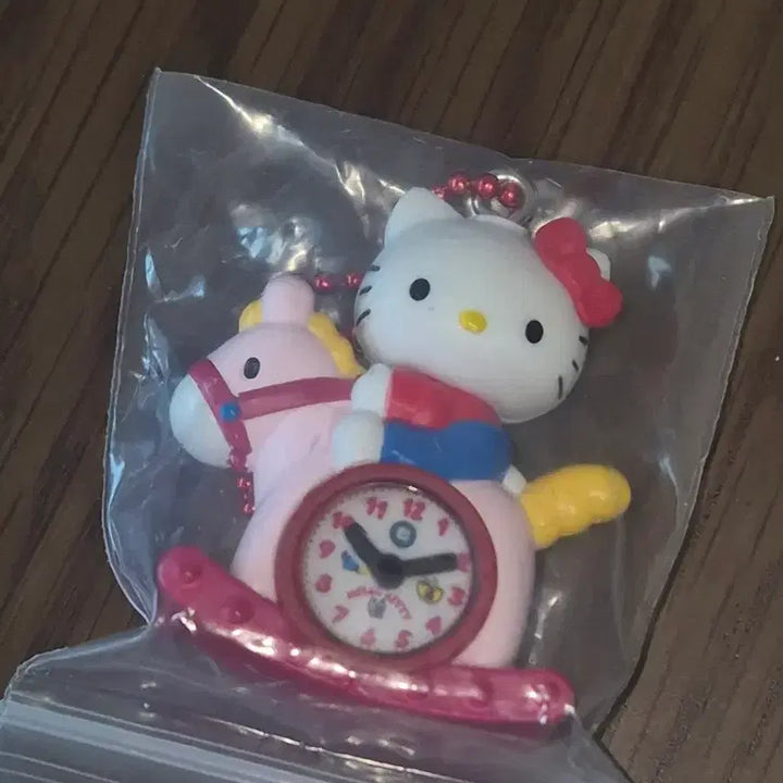 [BUNJANG] Hello Kitty Trojan Horse Clock Gacha / 헬로키티 트로이목마 시계 가챠