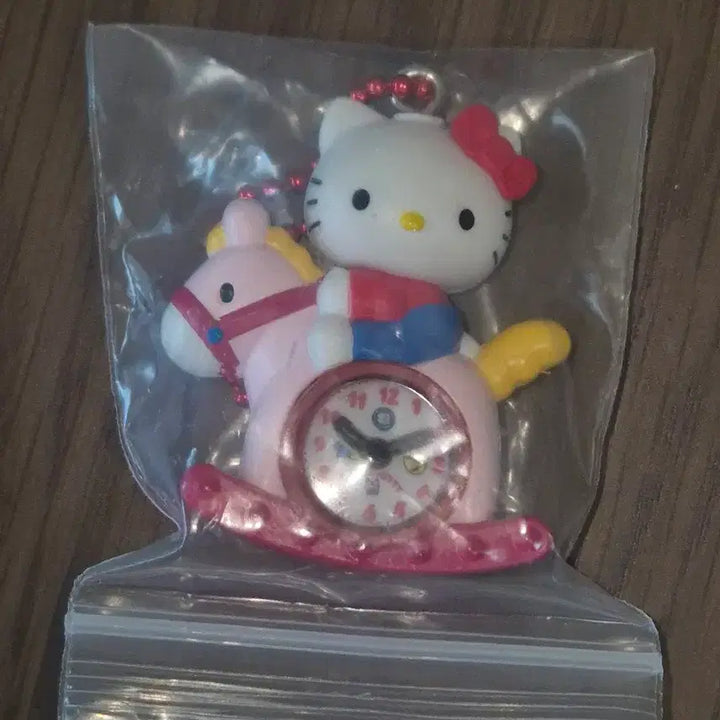 [BUNJANG] Hello Kitty Trojan Horse Clock Gacha / 헬로키티 트로이목마 시계 가챠