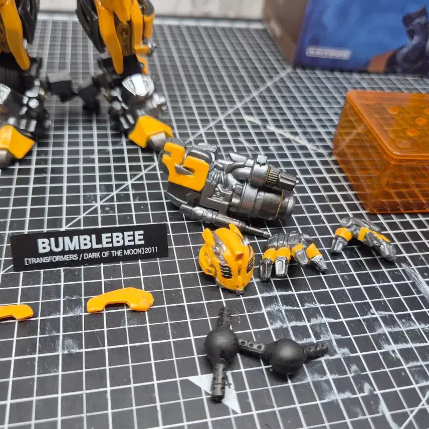 [BUNJANG] Revoltech Bumblebee Action Figure / 리볼텍 범블비