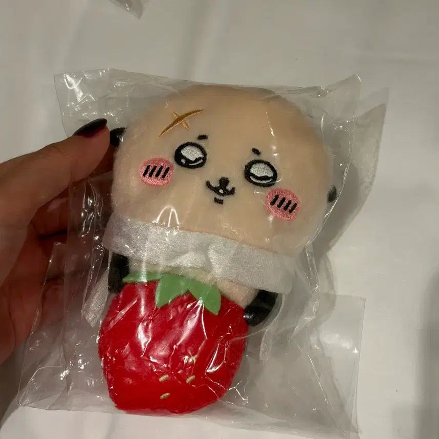 [BUNJANG] Chiikawa Strawberry Racco Plush / 치이카와 딸기 랏코