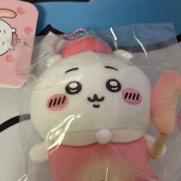 [BUNJANG] Chiikawa Peach Pocket Mascot Keychain (Official) / (정품/현물) 치이카와 포켓 복숭아 마스코트 키링
