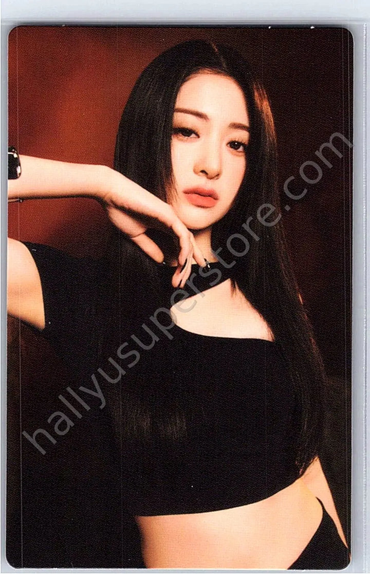 LE SSERAFIM - Huh Yunjin - Flame Rises Tour (2023) merch photocard trading card