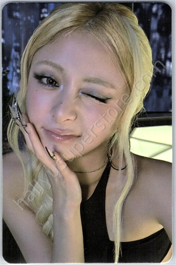 LE SSERAFIM - Huh Yunjin - OfficialCOMPACT Ver.