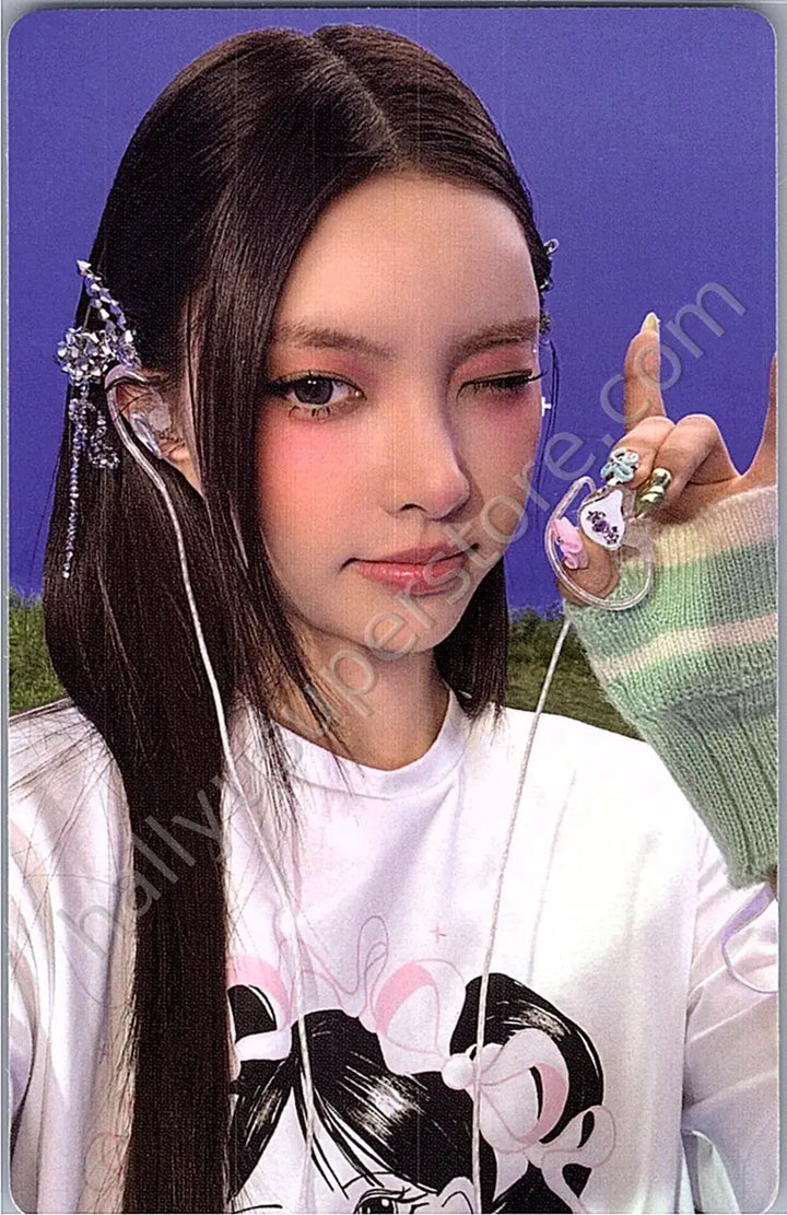 ILLIT - Yunah - ILLIT - YUNAH - bomb Album merch ver. album photocard