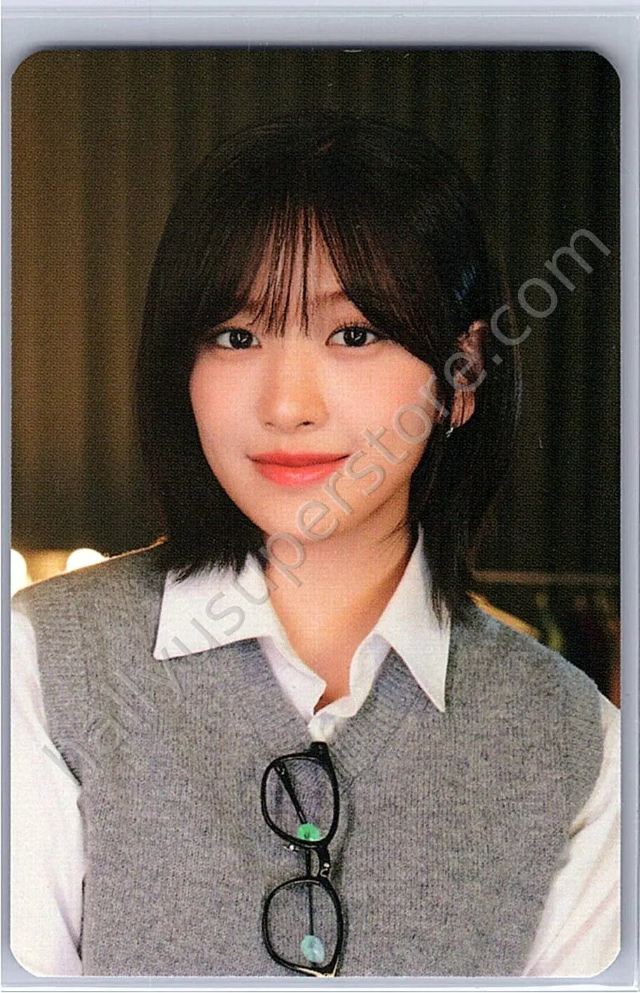 IVE - Yujin - Magazine IVE: 2nd Fanmeeting [MAGAZINE IVE] RANDOM PHOTOCARD PACK