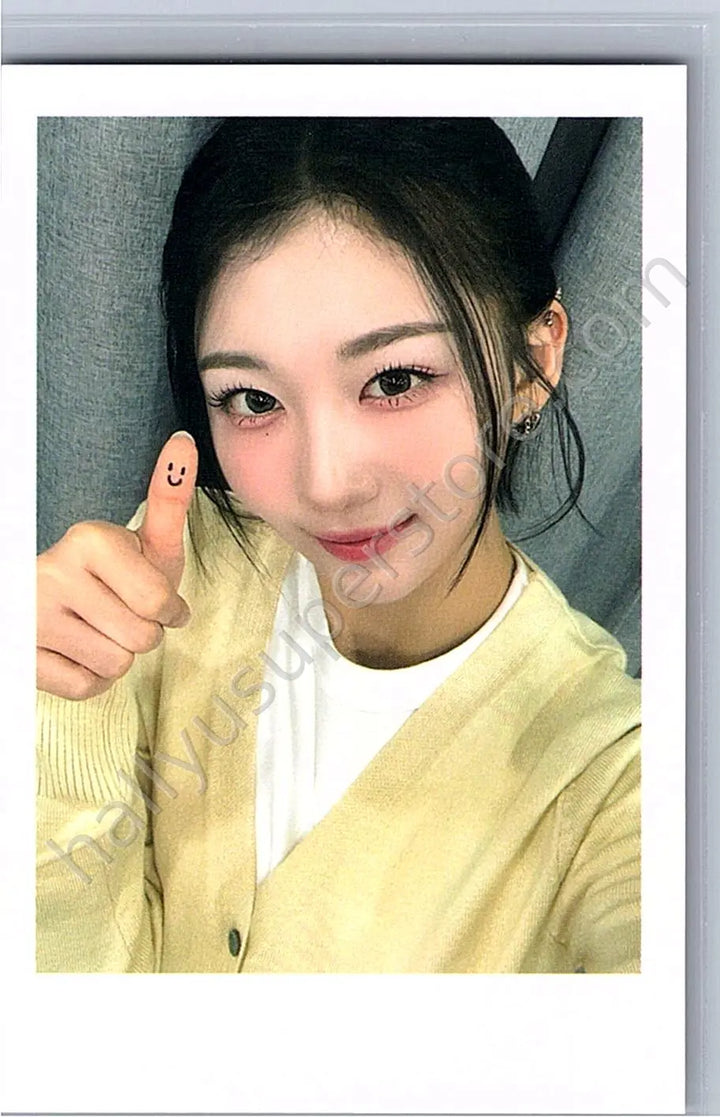 tripleS - Kaede - performante polaroid