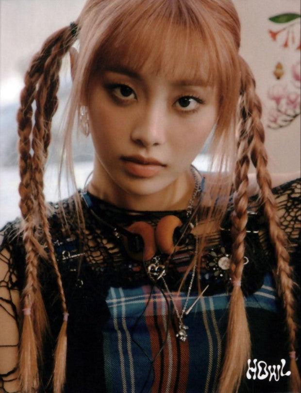 CHUU - 1st Mini Album "Howl" [Ever Music Album] - HALLYUSUPERSTORE