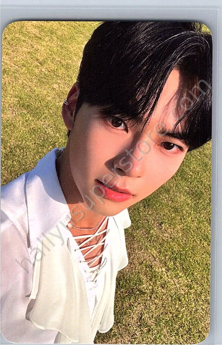 ZEROBASEONE - Hanbin - The Moving Seoul Pop-up Store L holder merch photocard photocard set white version