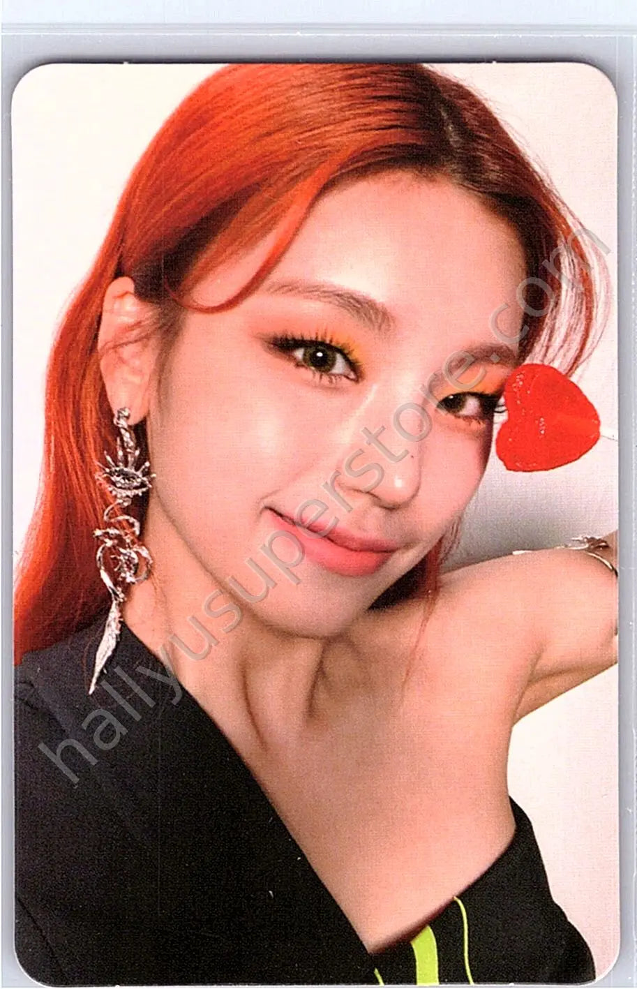ITZY - Yeji - GUESS WHO album photocard standard version