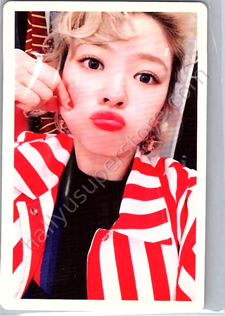 TWICE - Jeongyeon - Signal