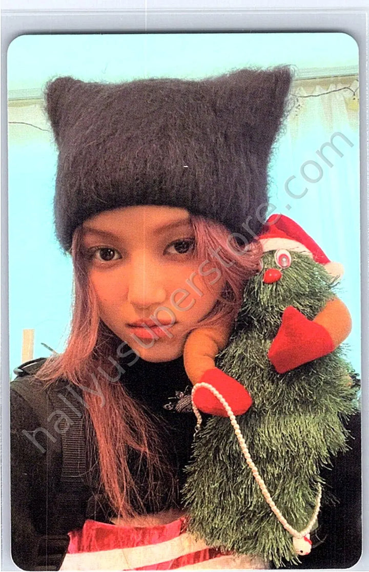 NewJeans - Danielle - NewJeans “OMG” album photocard danielle version