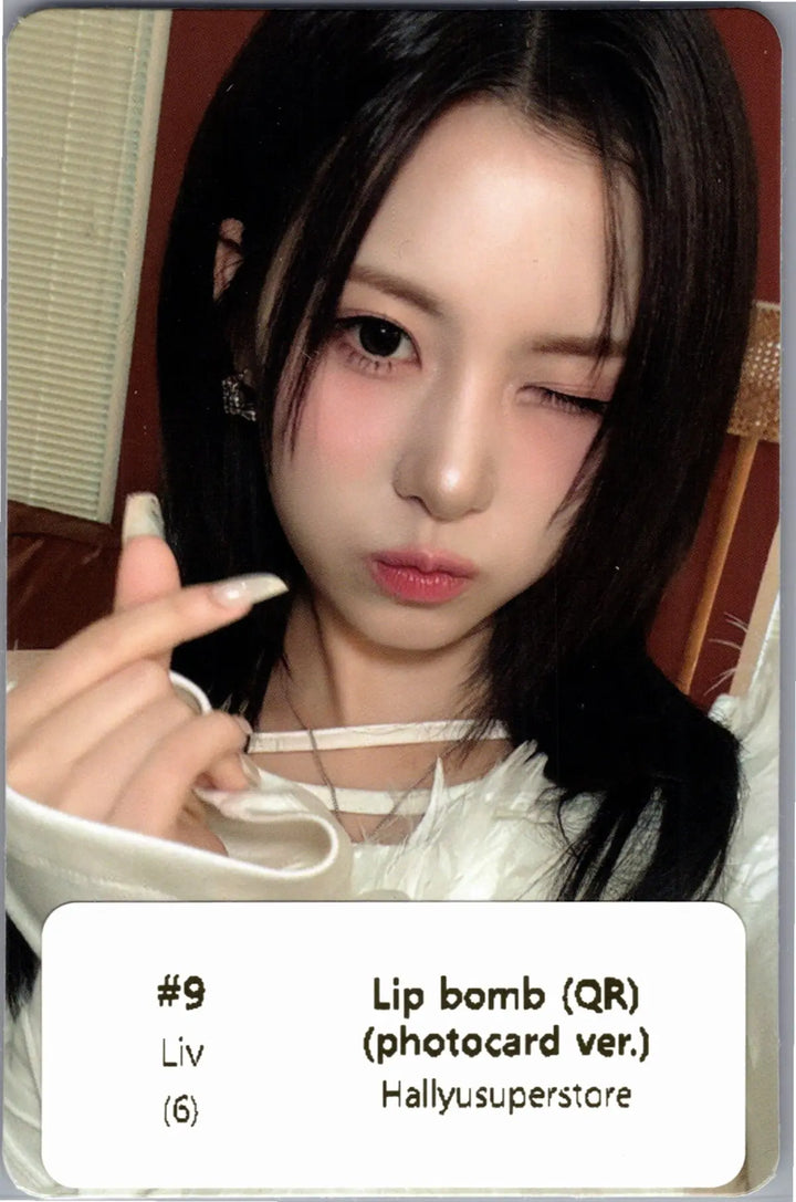 RESCENE "Lip bomb" - Official Photocard (QR)(Photocard Ver.) [26.07.24]