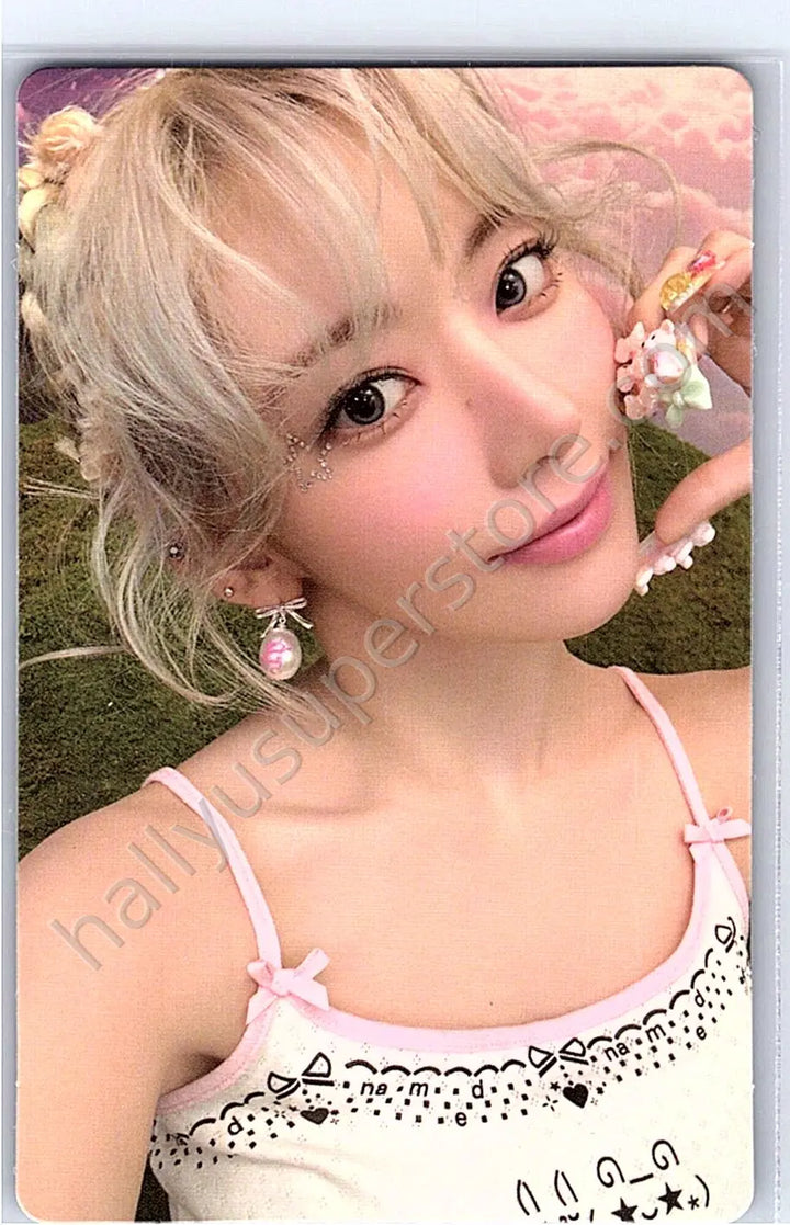LE SSERAFIM - Sakura - LE SSERAFIM - Sakura - CRAZY Album weverse shop global (wvg) pre-order benefit (pob) standard version