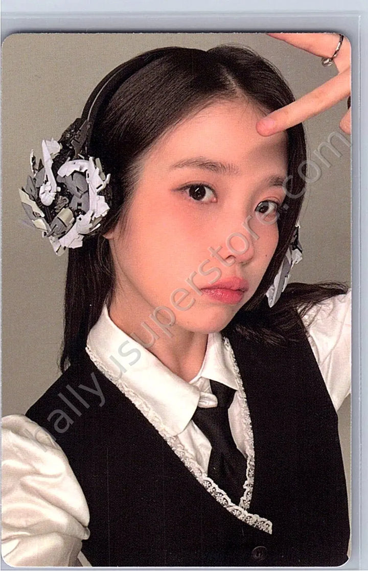 IU - IU - 8th UAENA Membership Kit photocard set
