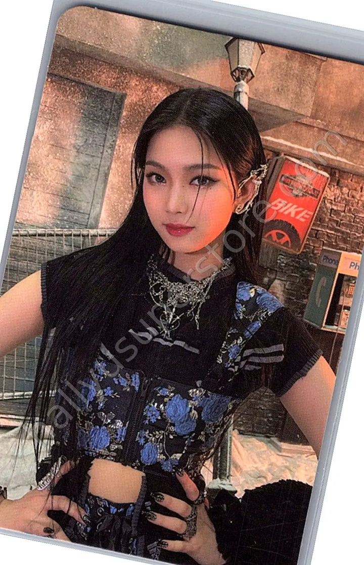 STAYC - Isa - YOUNG-LUV.COM album photocard AR photocard