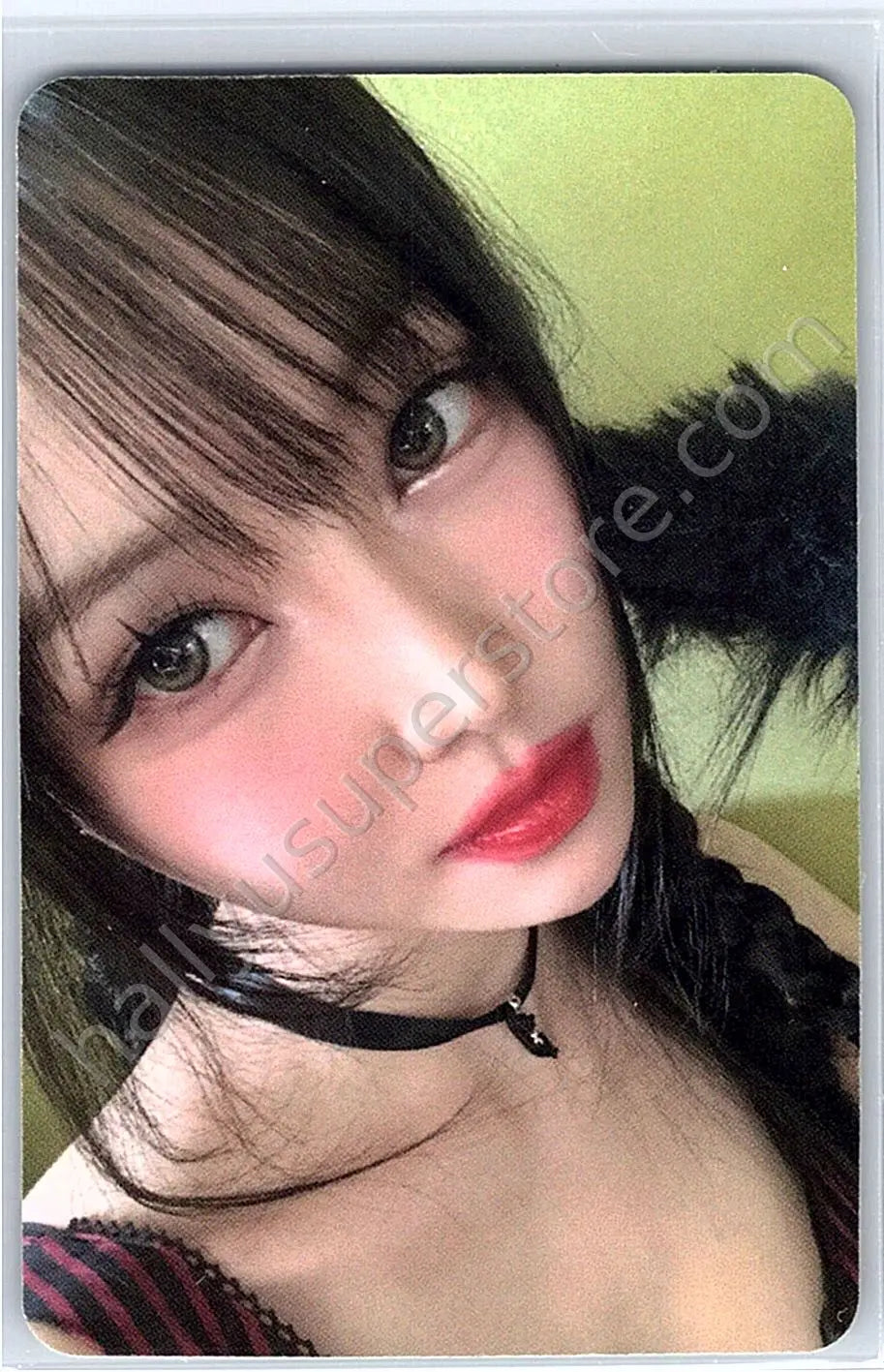 Yuju - Yuju - First love is a curse