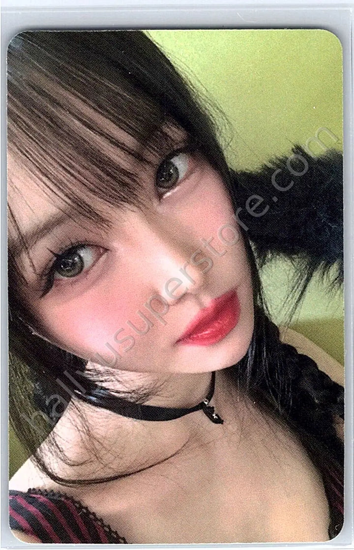 Yuju - Yuju - First love is a curse