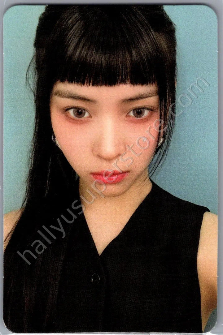 ITZY - Ryujin - GOLD album photocard standard version