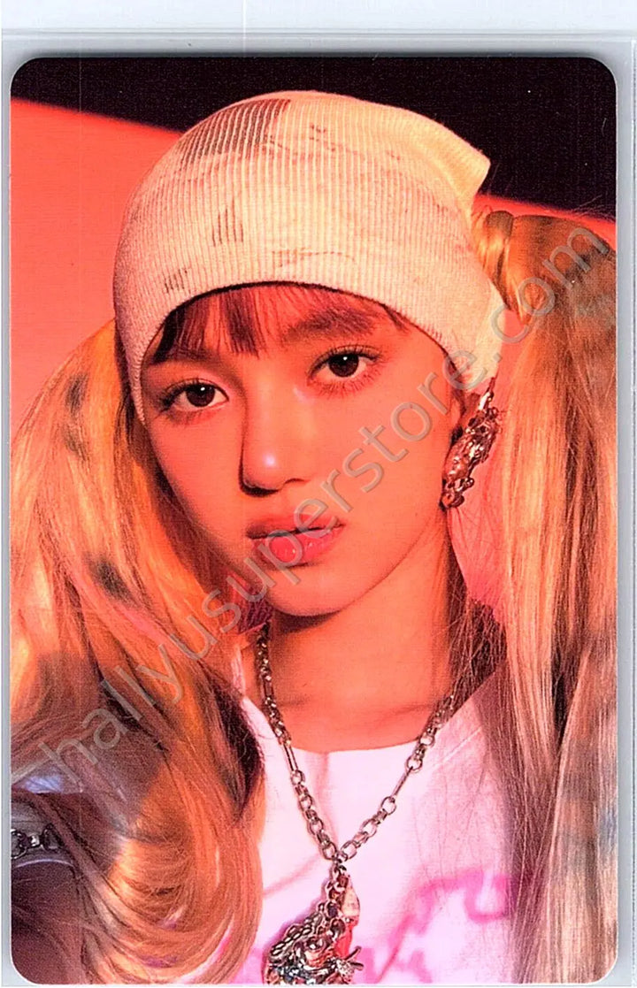 NewJeans - Danielle - NewJeans “OMG” album photocard danielle version