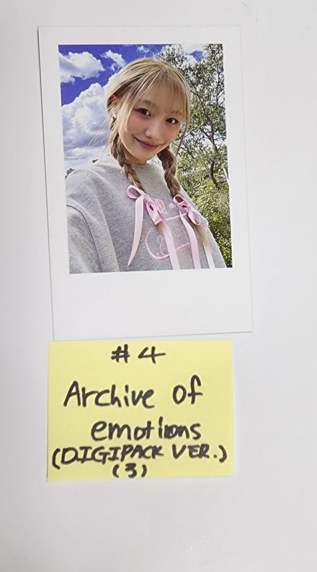 Ryu Sujeong "Archive of emotions" - Official Photocard [Updated 5/4] - HALLYUSUPERSTORE