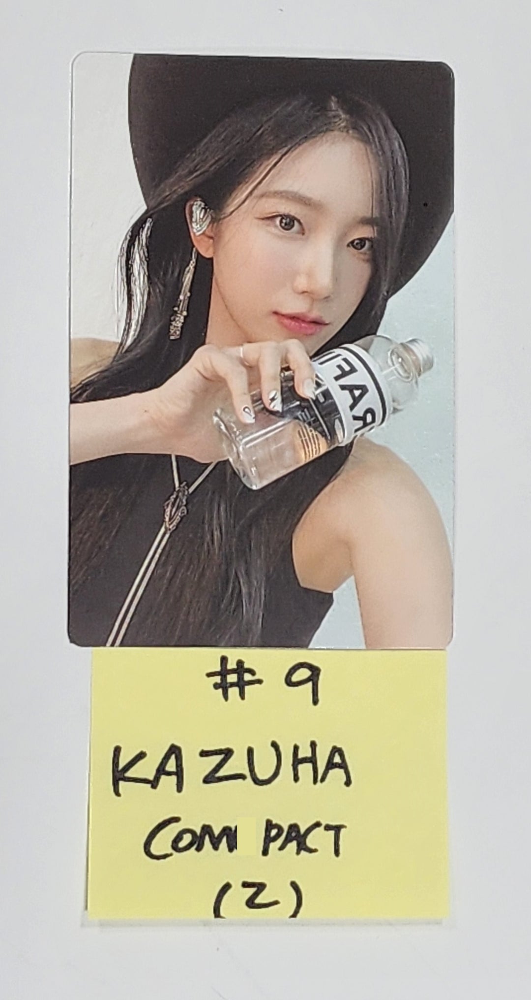 LE SSERAFIM "UNFORGIVEN" - Official Photocard [Compact Ver.] - HALLYUSUPERSTORE