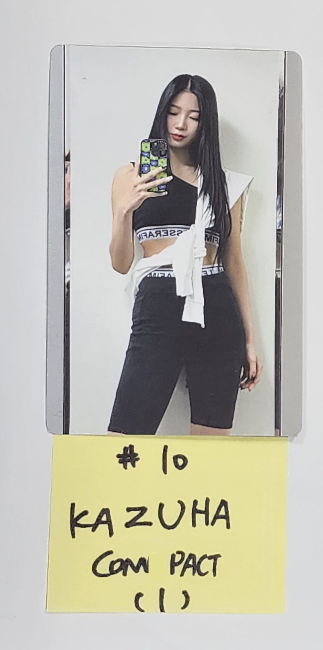 LE SSERAFIM "UNFORGIVEN" - Official Photocard [Compact Ver.] - HALLYUSUPERSTORE