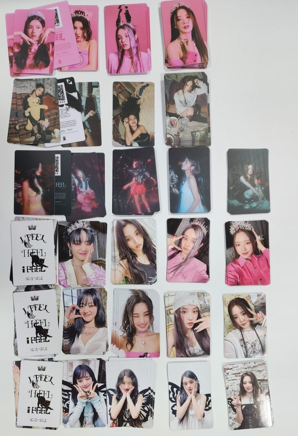 (g) I-DLE "I Feel" - Official Photocard [Poca Album Ver.] - HALLYUSUPERSTORE