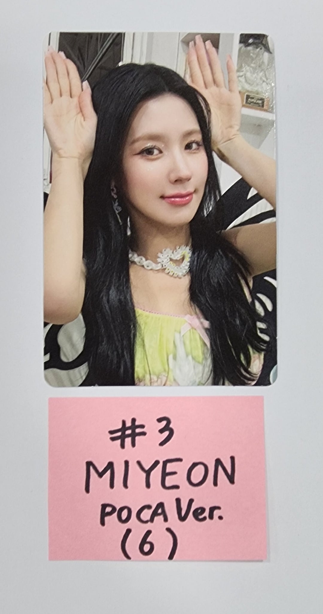 (g) I-DLE "I Feel" - Official Photocard [Poca Album Ver.] - HALLYUSUPERSTORE
