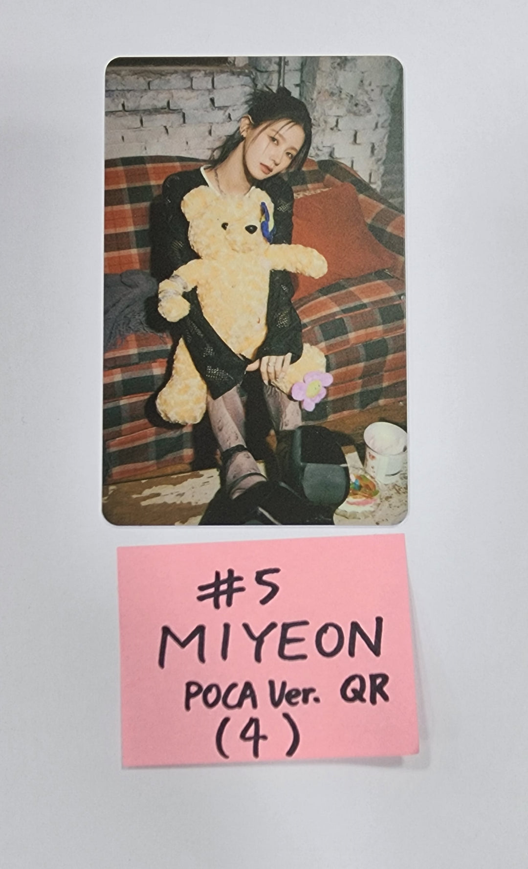 (g) I-DLE "I Feel" - Official Photocard [Poca Album Ver.] - HALLYUSUPERSTORE