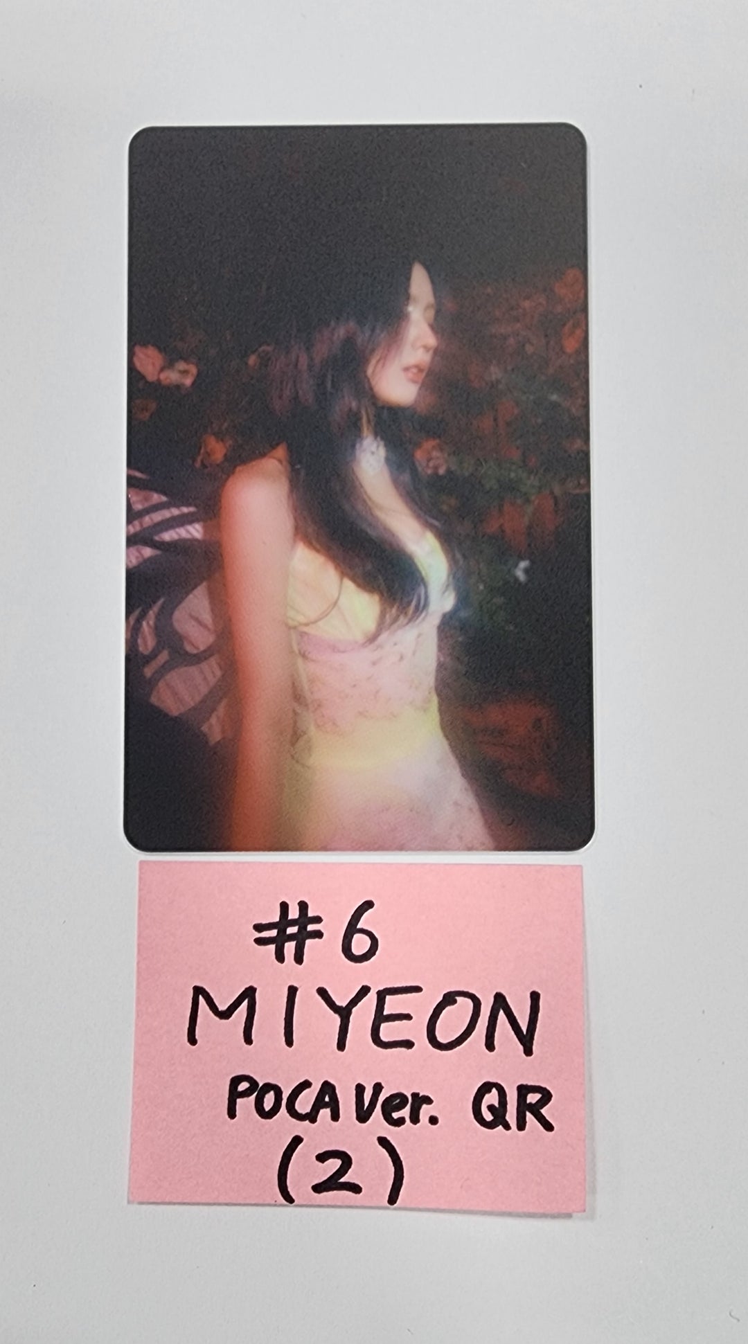 (g) I-DLE "I Feel" - Official Photocard [Poca Album Ver.] - HALLYUSUPERSTORE