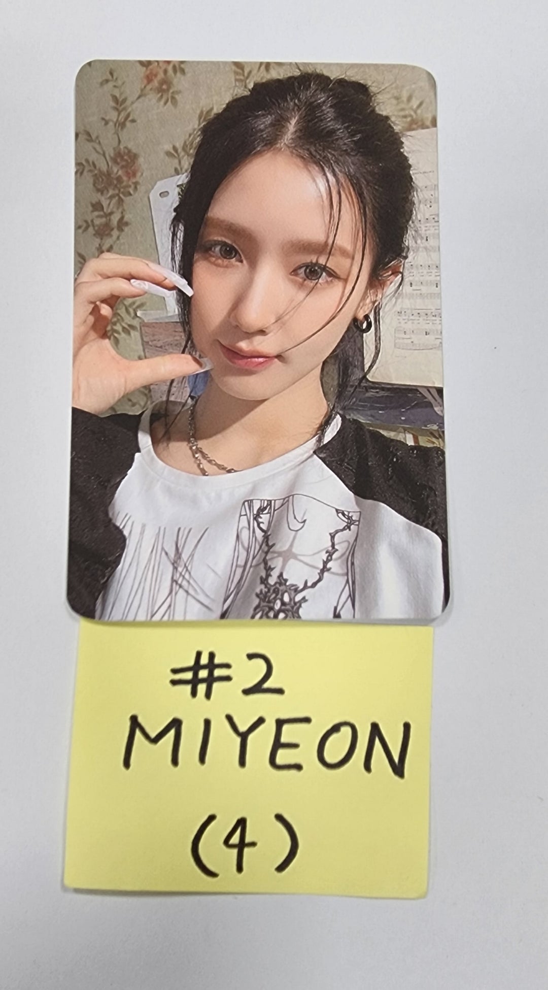 (g) I-DLE "I Feel" - Official Photocard, ID Card - HALLYUSUPERSTORE